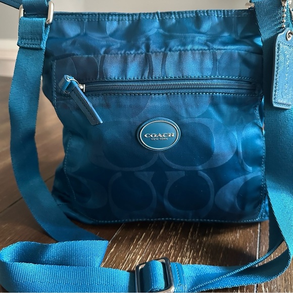 Coach signature logo cross body bag - Picture 3 of 13
